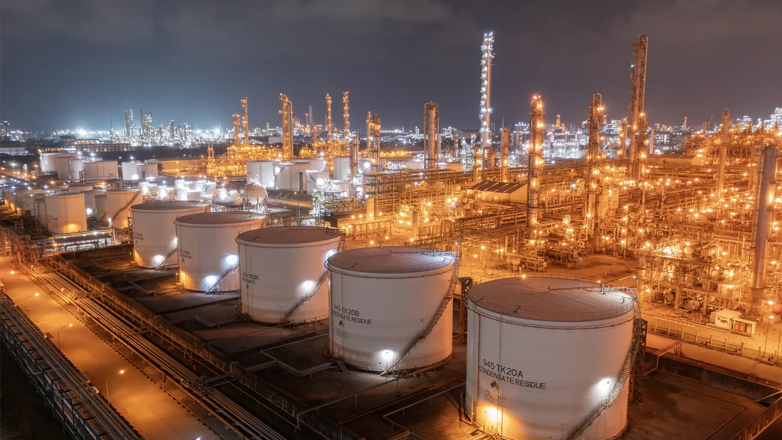 Heavy duty process equipment in a petrochemical plant